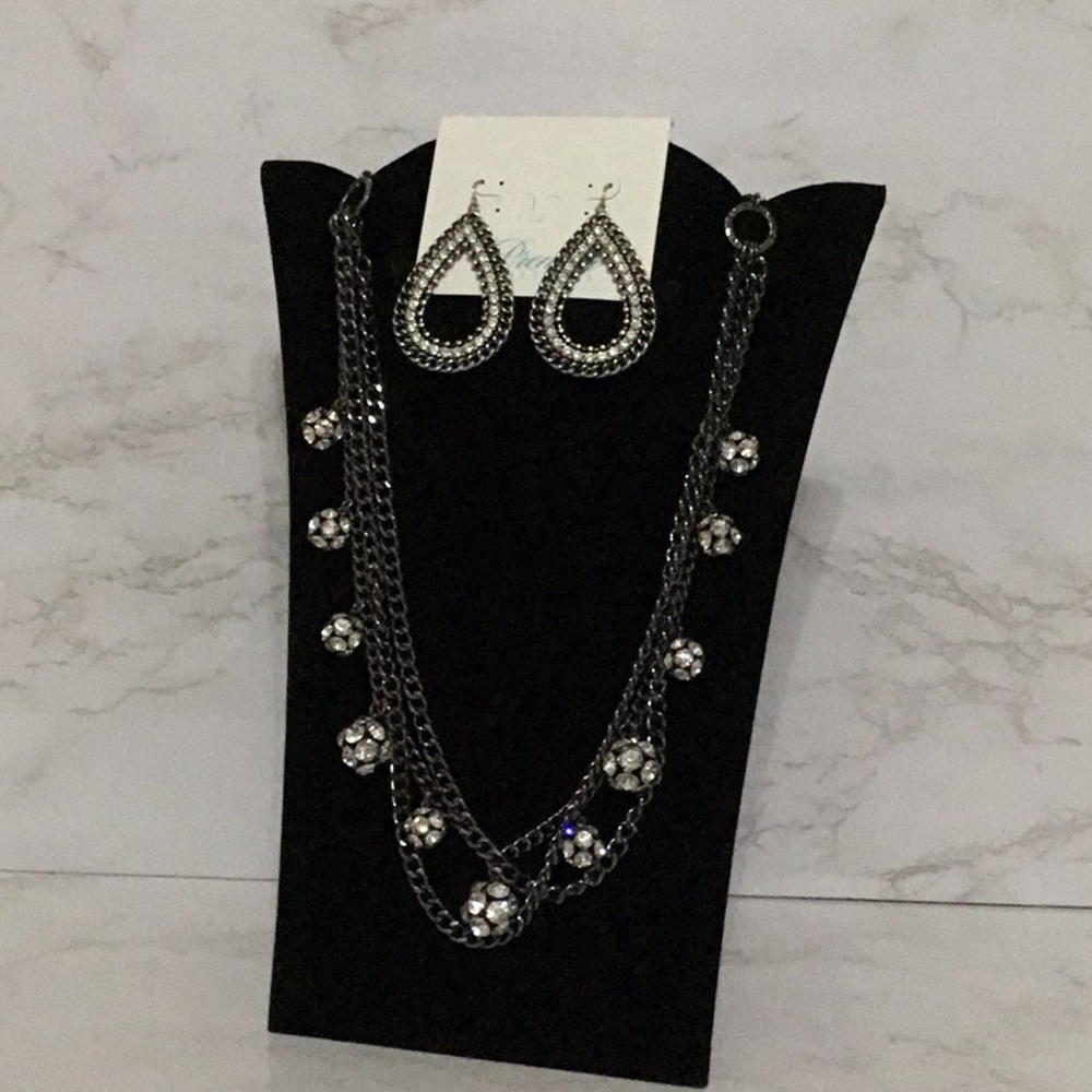 Premier Designs - High Fashion Jewelry combo earrings/necklace